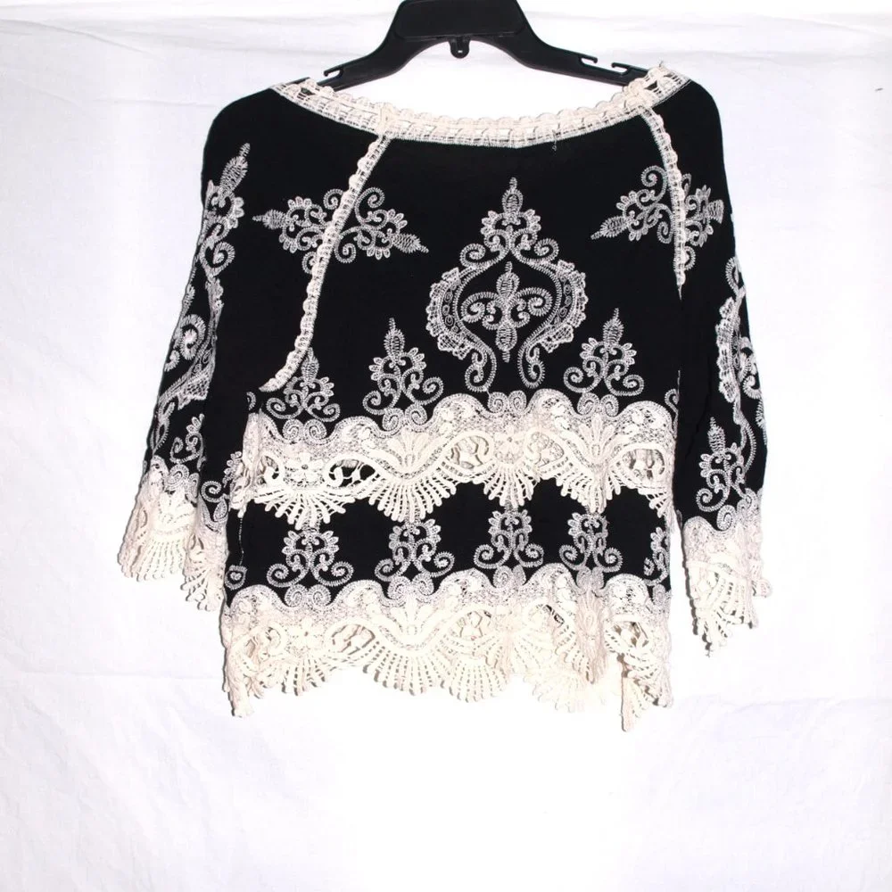 Beautiful Black And Cream V- Neck Long Sleeve ,Embroidered Top Women's XL